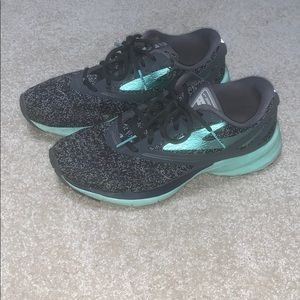 Women’s Brooks Launch 4 tennis shoe